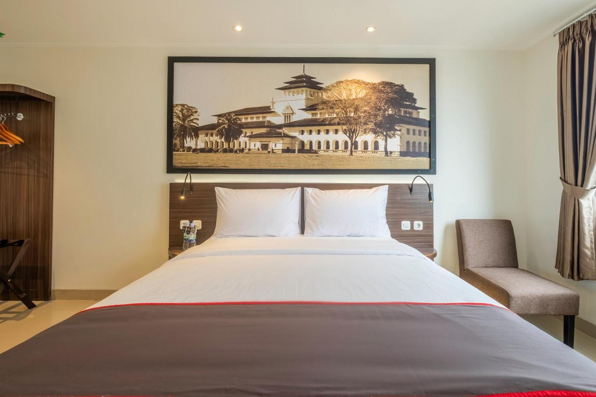 Super Oyo Collection O Hotel Pasar Baru Heritage Bandung Eksteriør billede