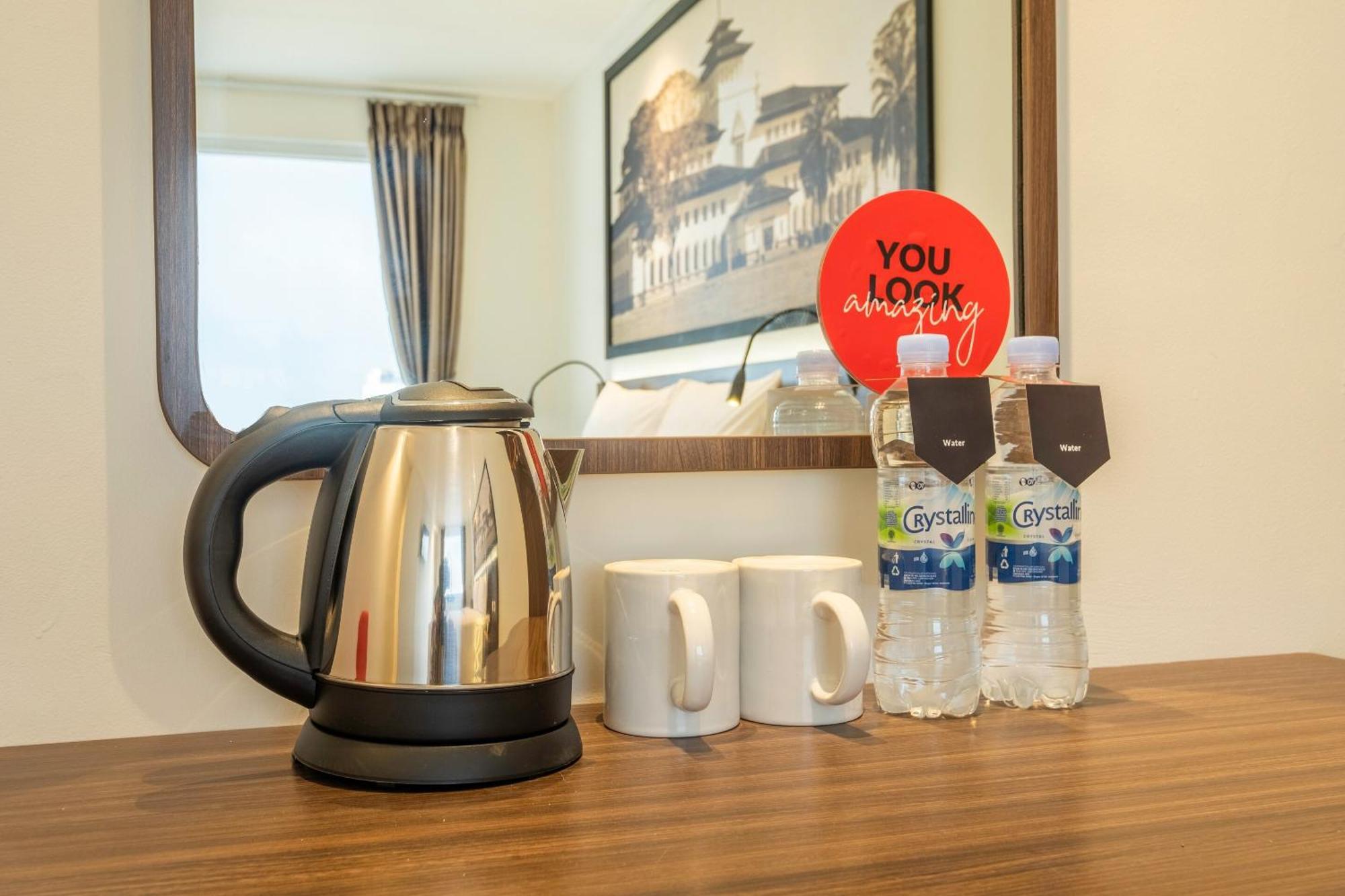 Super Oyo Collection O Hotel Pasar Baru Heritage Bandung Eksteriør billede