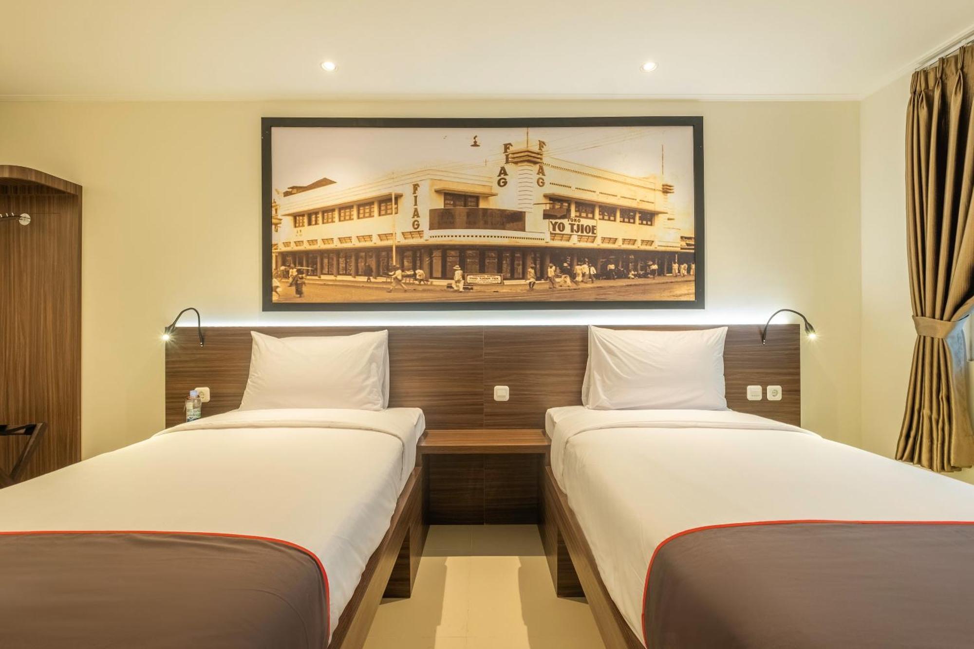 Super Oyo Collection O Hotel Pasar Baru Heritage Bandung Eksteriør billede